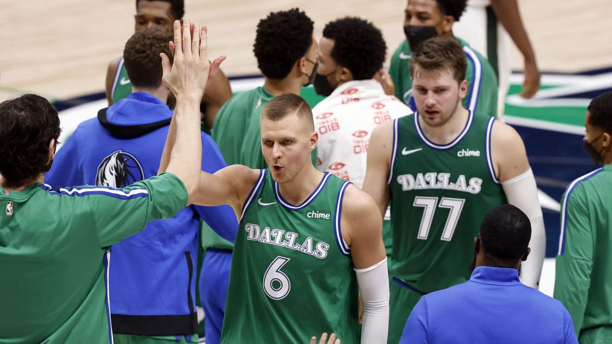 Kristaps Porinzigis e Luka Doncic coi Dallas Mavericks