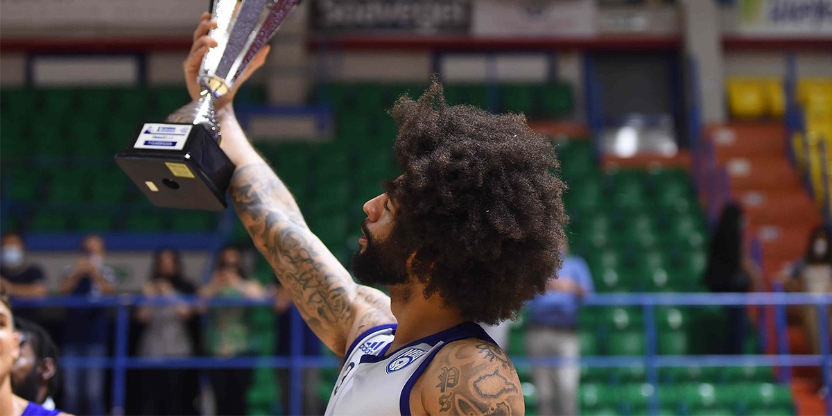 Josh Perkins in maglia Brindisi