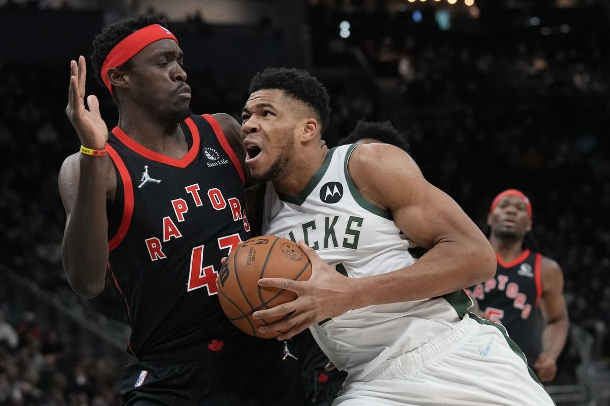 Giannis Antetokounmpo contro i Raptors