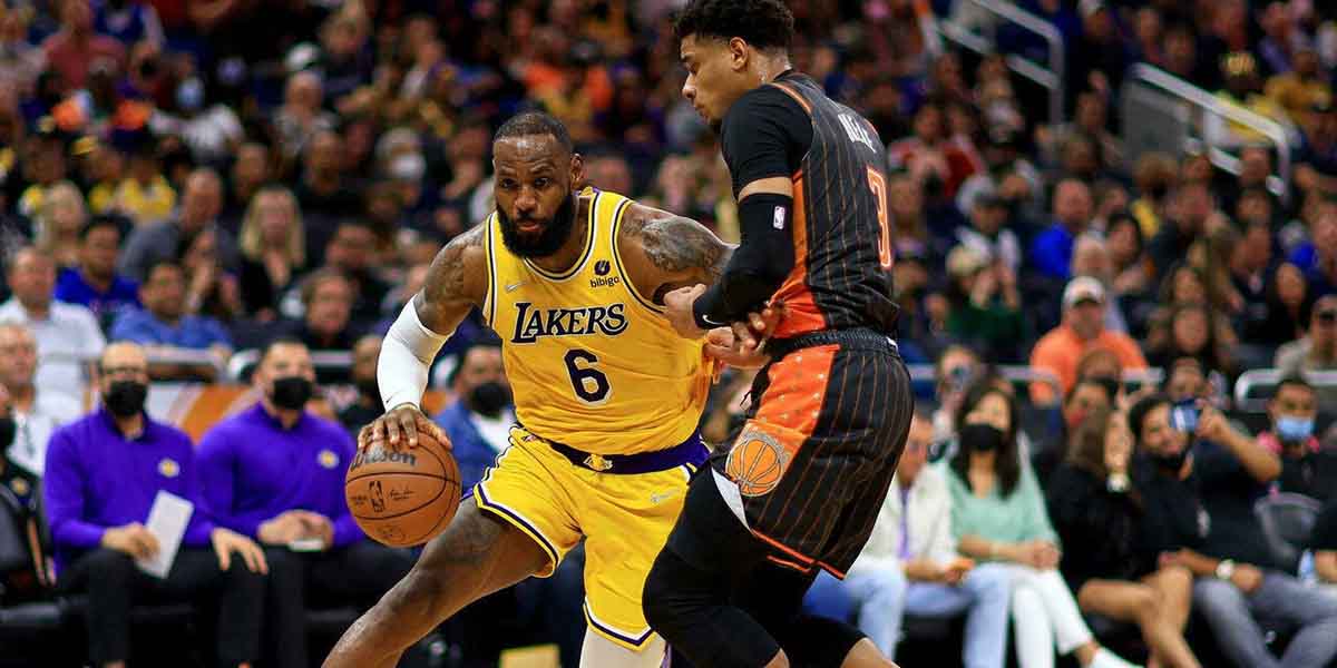 LeBron James contro la difesa degli Orlando Magic