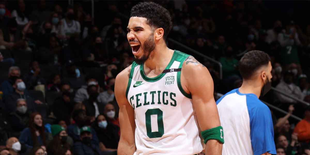 Jayson Tatum esulta