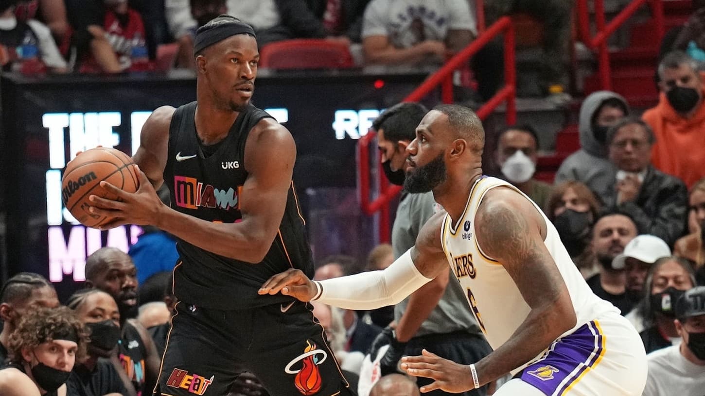 Butler e James durante una gara NBA