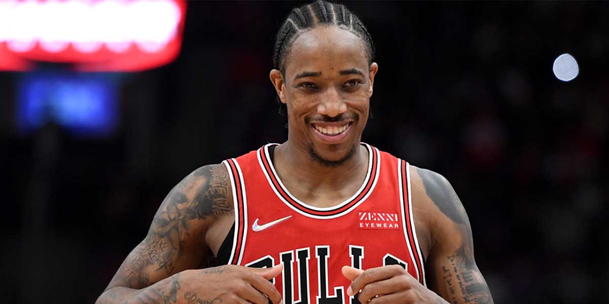 DeMar DeRozan sorride