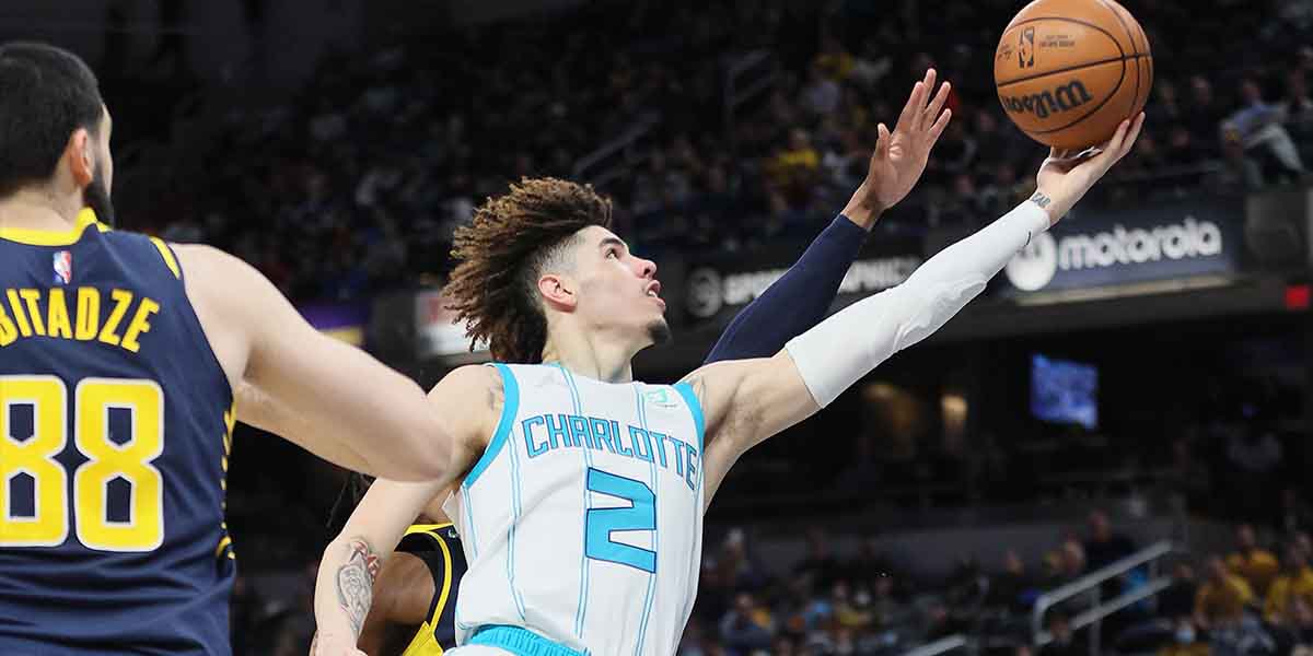 LaMelo Ball in layup
