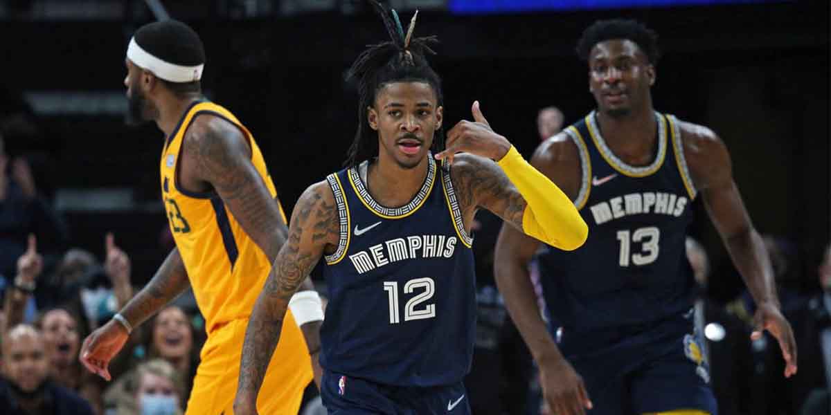 Ja Morant esulta dopo un canestro con i Jazz