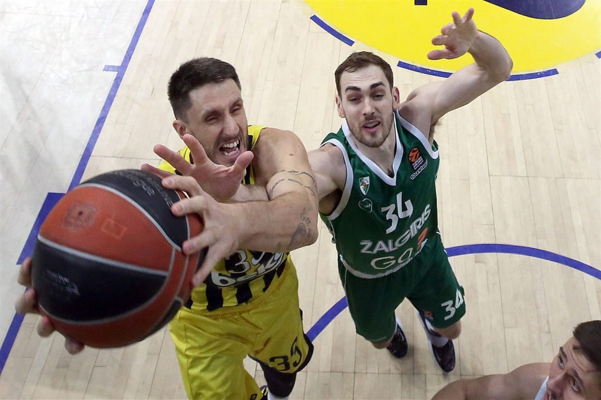 Achille Polonara in maglia Fenerbahce