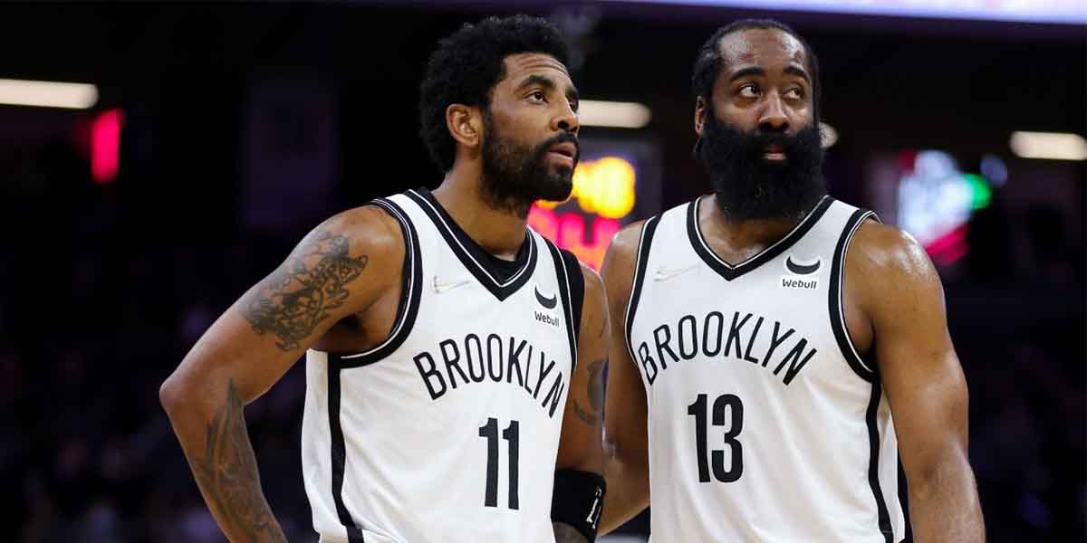 Kyrie Irving e James Harden contro i Sacramento Kings