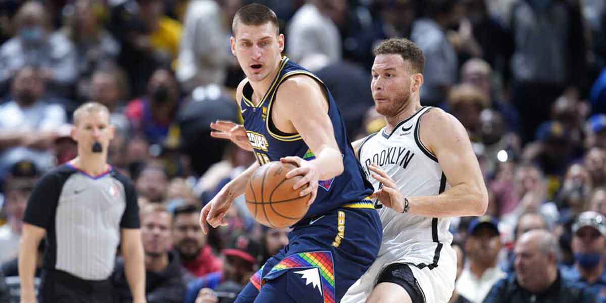 Nikola Jokic contro Blake Griffin