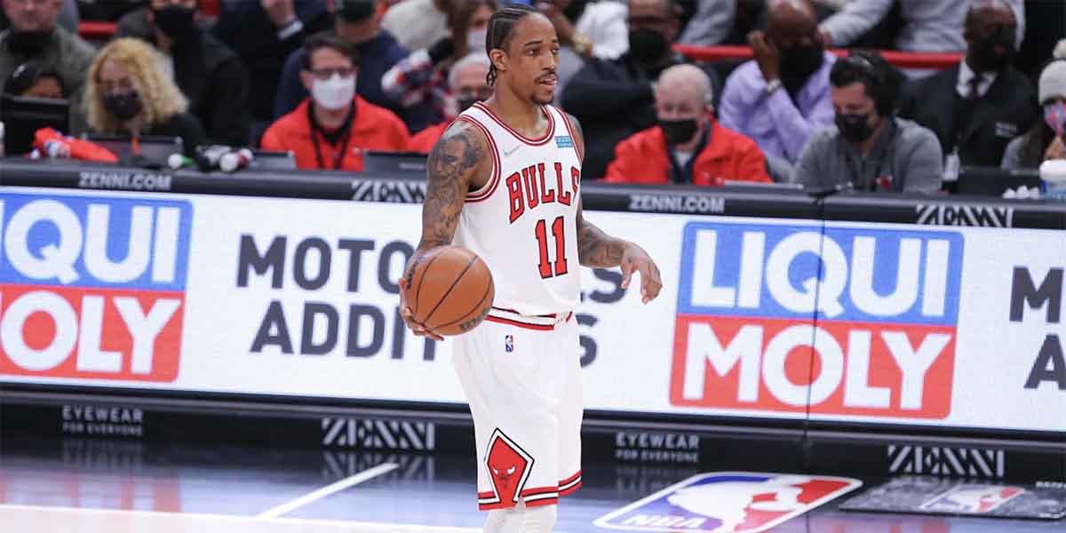DeMar DeRozan porta palla