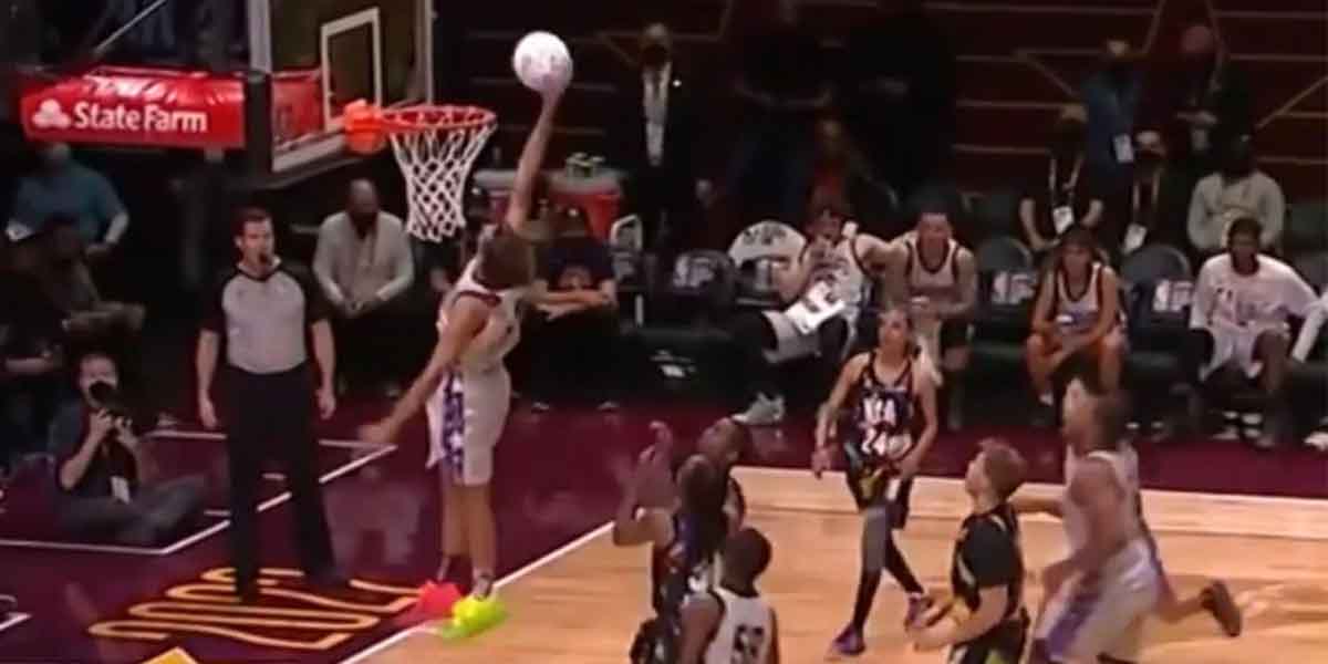 La schiacciata di Gianmarco Tamberi al Celebrity Game dell'All-Star Game di Cleveland