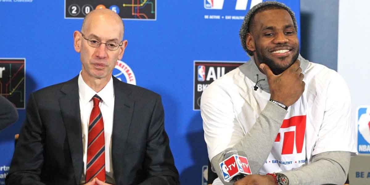 Adam Silver con LeBron James durante un evento targato NBA