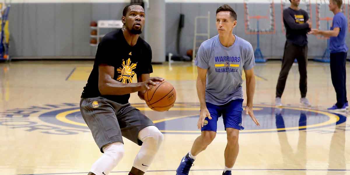 Kevin Durant in allenamento con gli Warriors