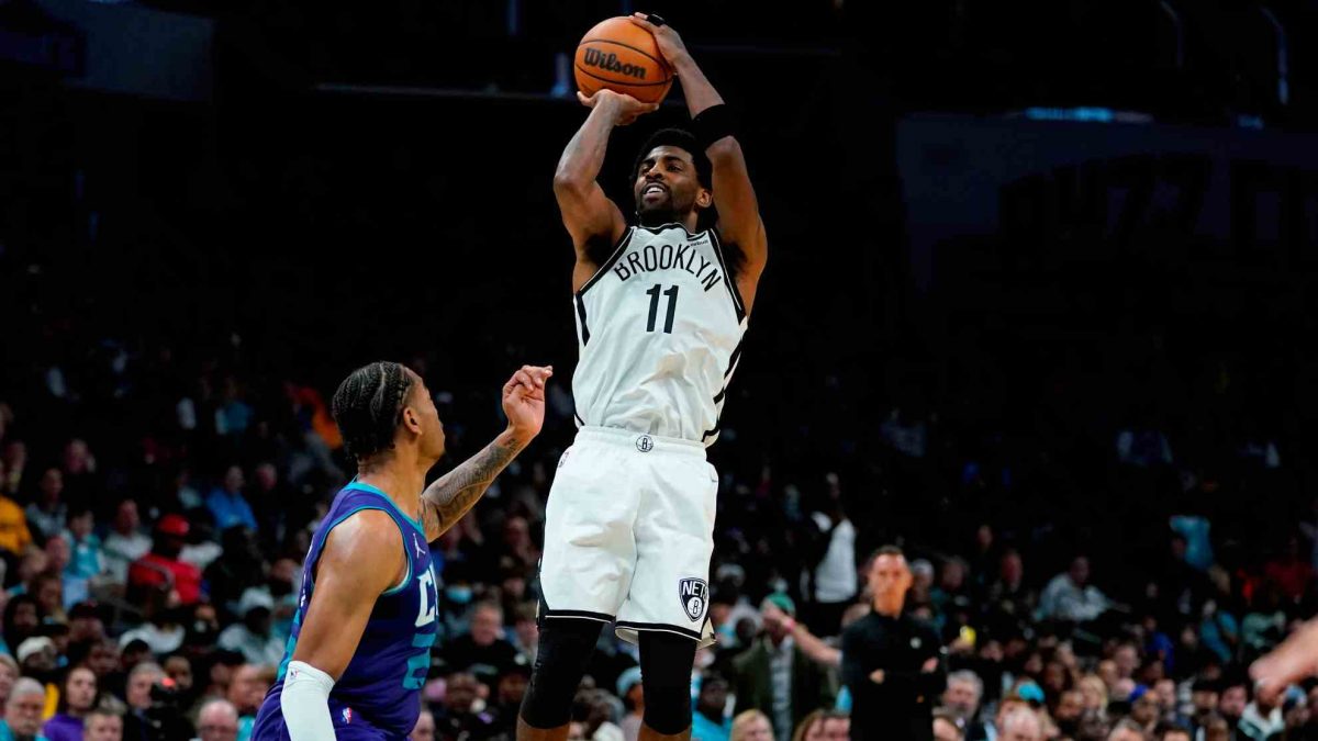 Kyrie Irving in elevazione per il tiro