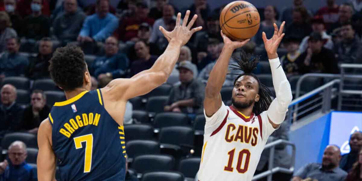 Darius Garland al tiro contro Malcolm Brogdon
