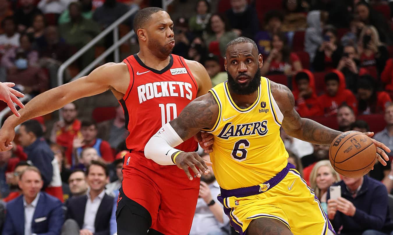 LeBron e Tucker durante una gara NBA