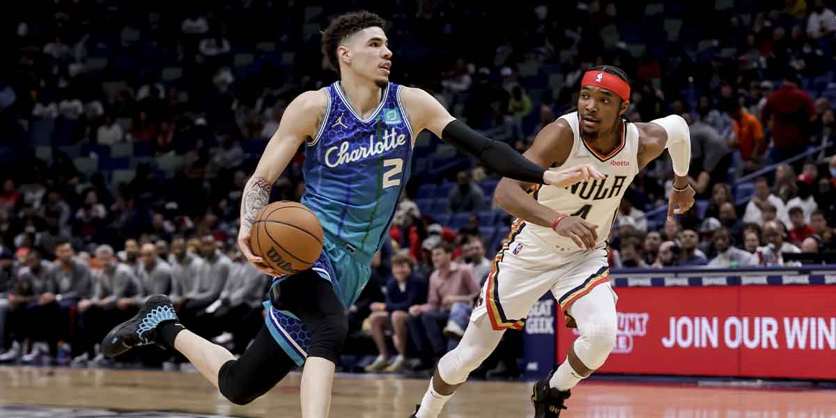 LaMelo Ball contro Devonte Graham