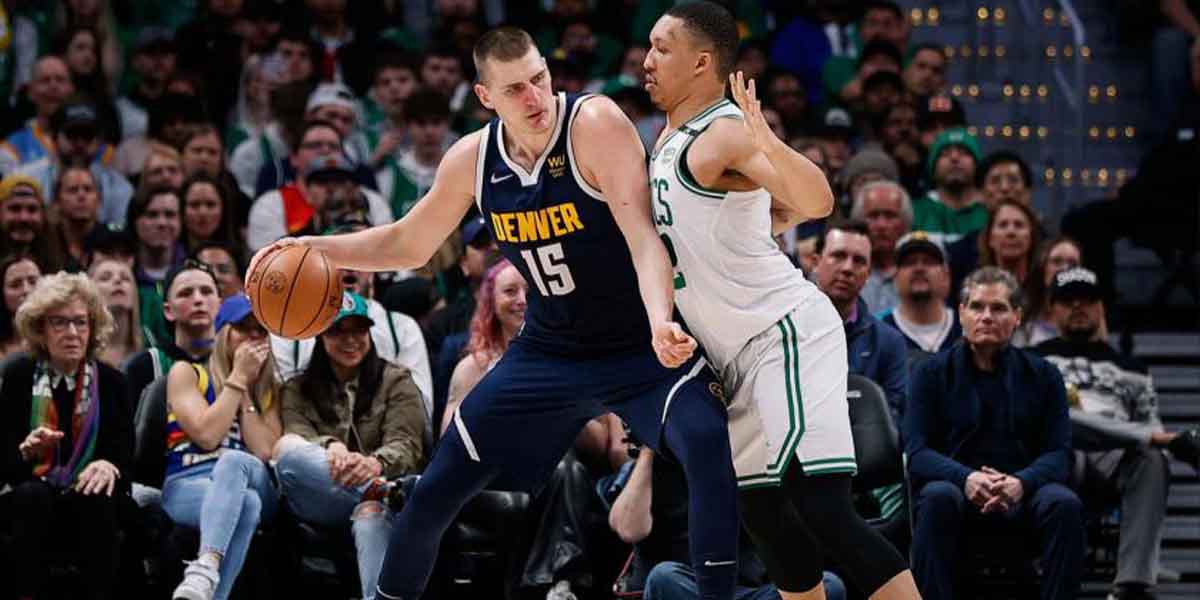 Nikola Jokic contro Grant Williams