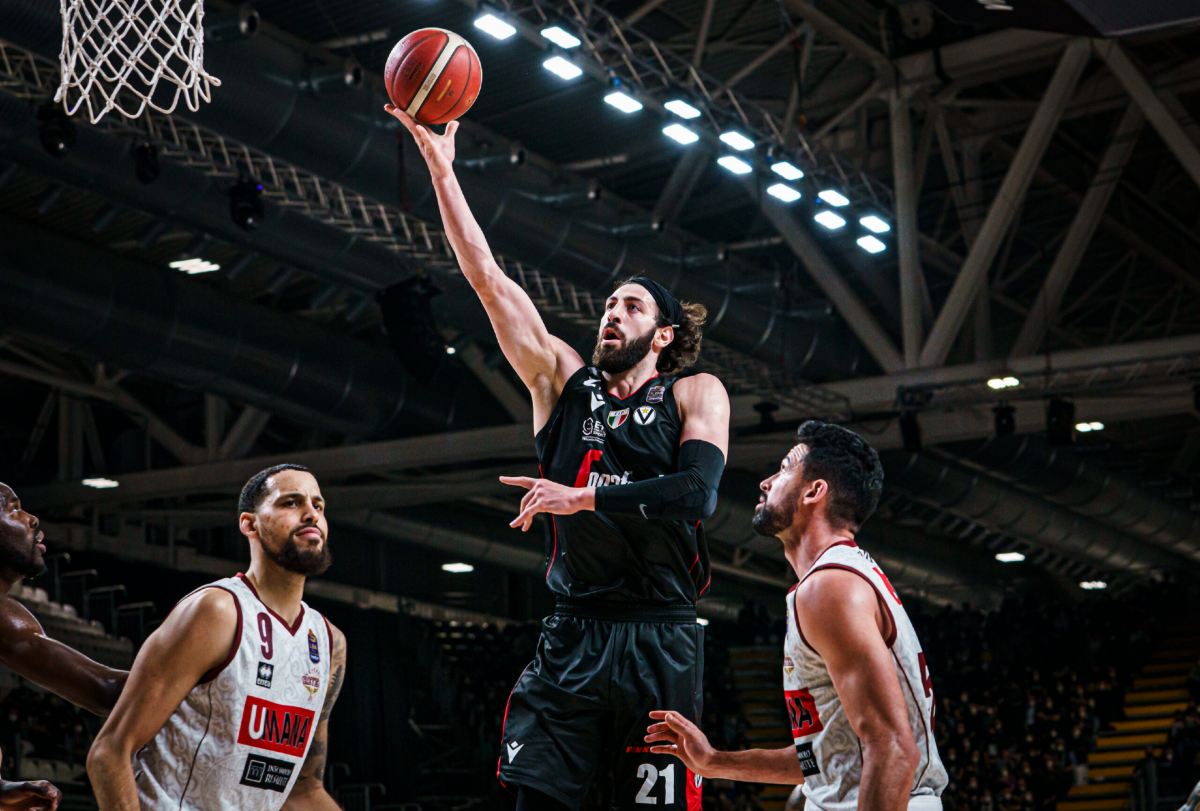Tornike Shengelia in maglia Virtus