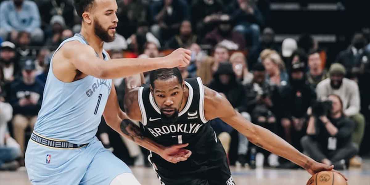 Kevin Durant attacca in palleggio Kyle Anderson