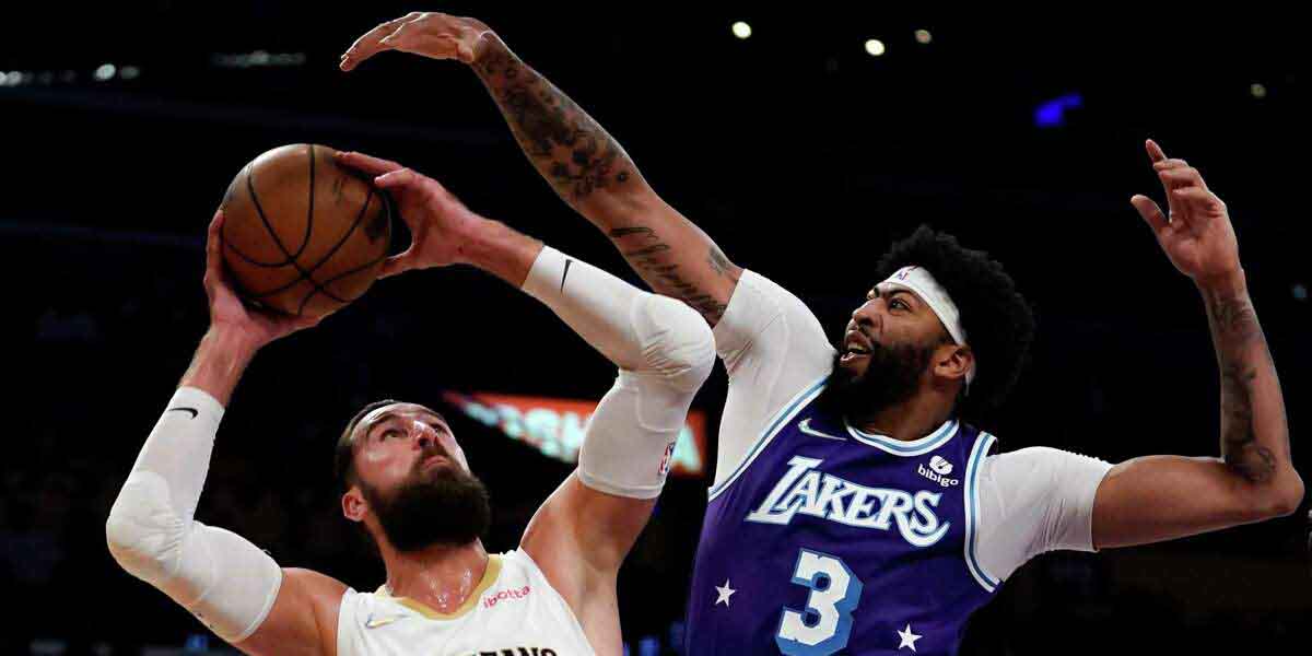 Anthony Davis contro Jonas Valanciunas