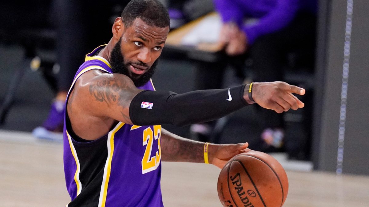LeBron James in maglia Lakers