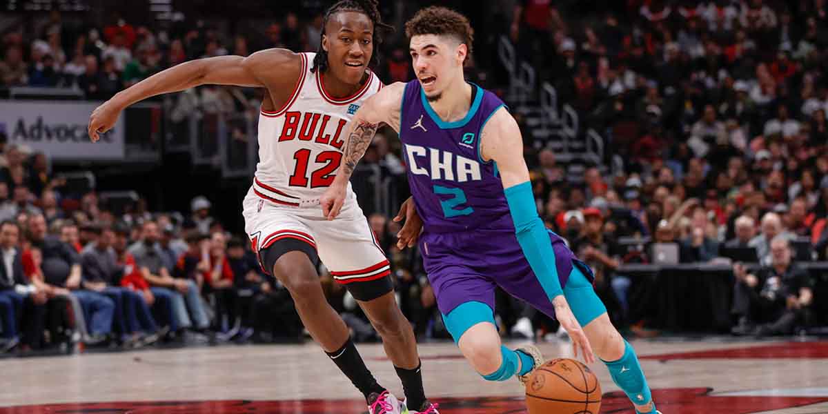 LaMelo Ball in palleggio