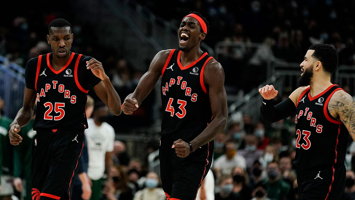 Pascal Siakam esulta dopo un canestro