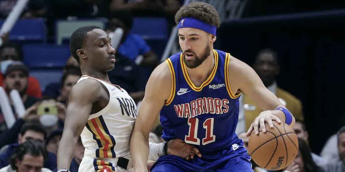 Klay Thompson attacca in post