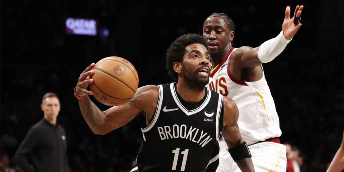 Kyrie Irving al tiro contro Caris LeVert