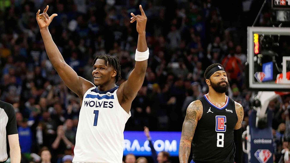 Anthony Edwards festeggia la qualificazione ai Playoff NBA
