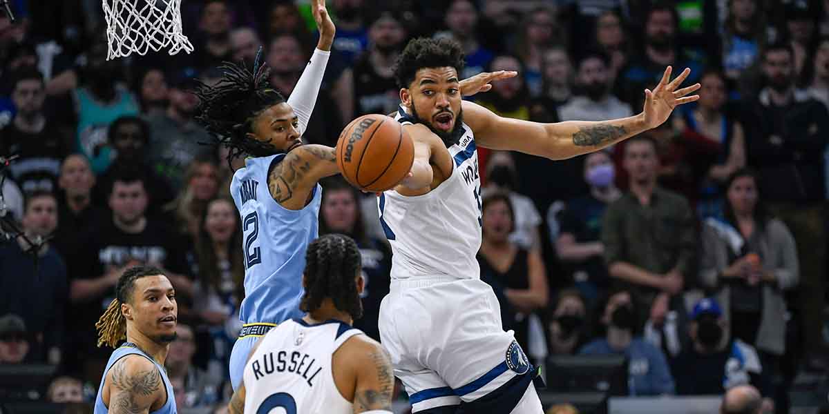 Ja Morant e Karl-Anthony Towns durante Grizzlies Vs T'Wolves