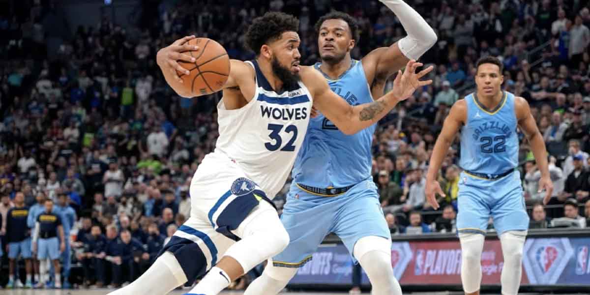 Karl-Anthony Towns attacca la difesa in palleggio