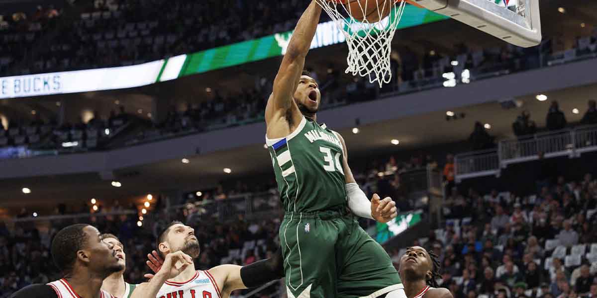 Giannis Antetokounmpo a canestro