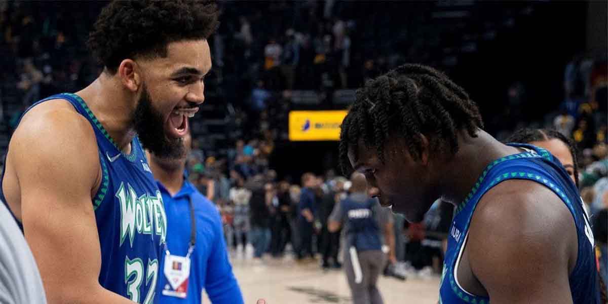 Karl-Anthony Towns con Anthony Edwards