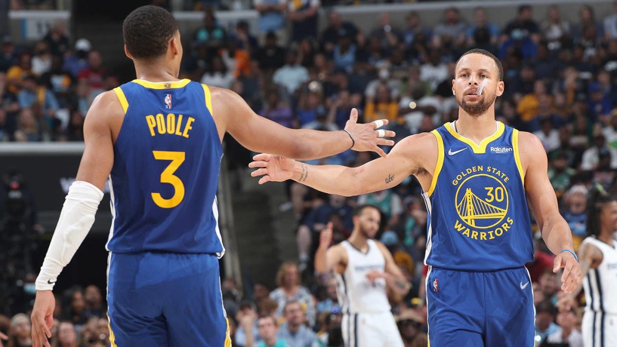 Jordan Poole e Stephen Curry