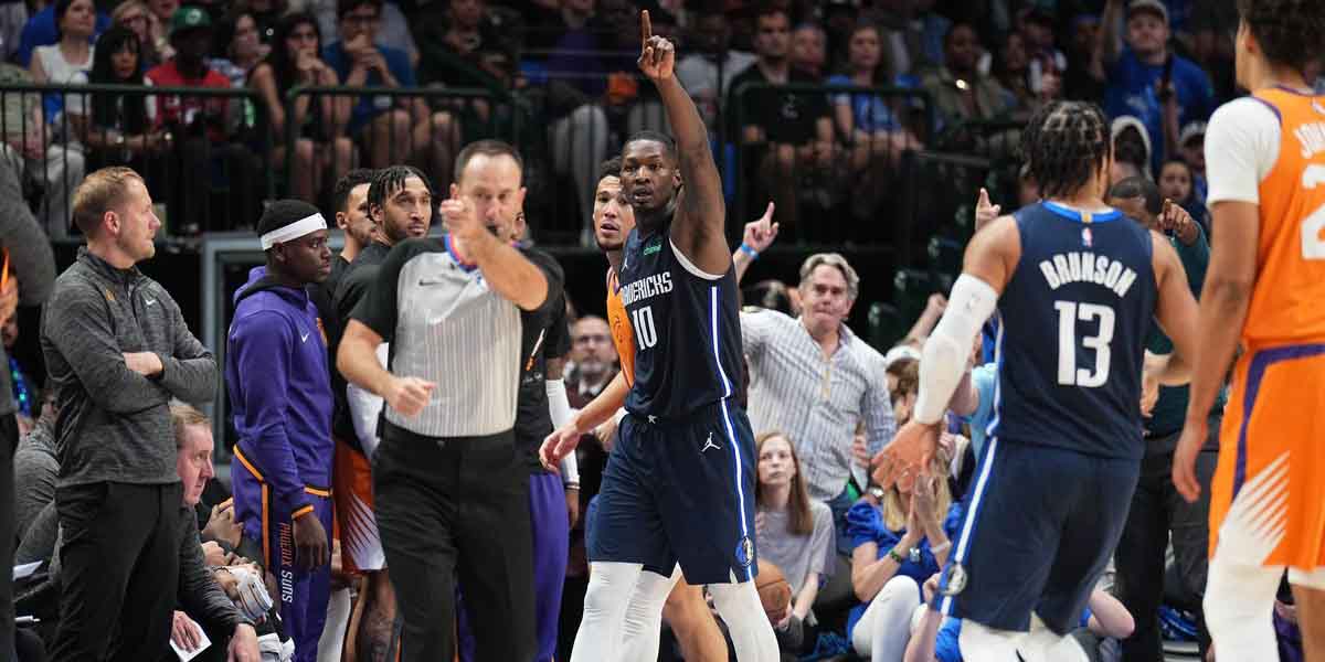 Dorian Finney-Smith esulta