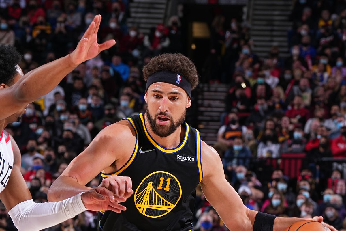 Klay Thompson attacca il canestro