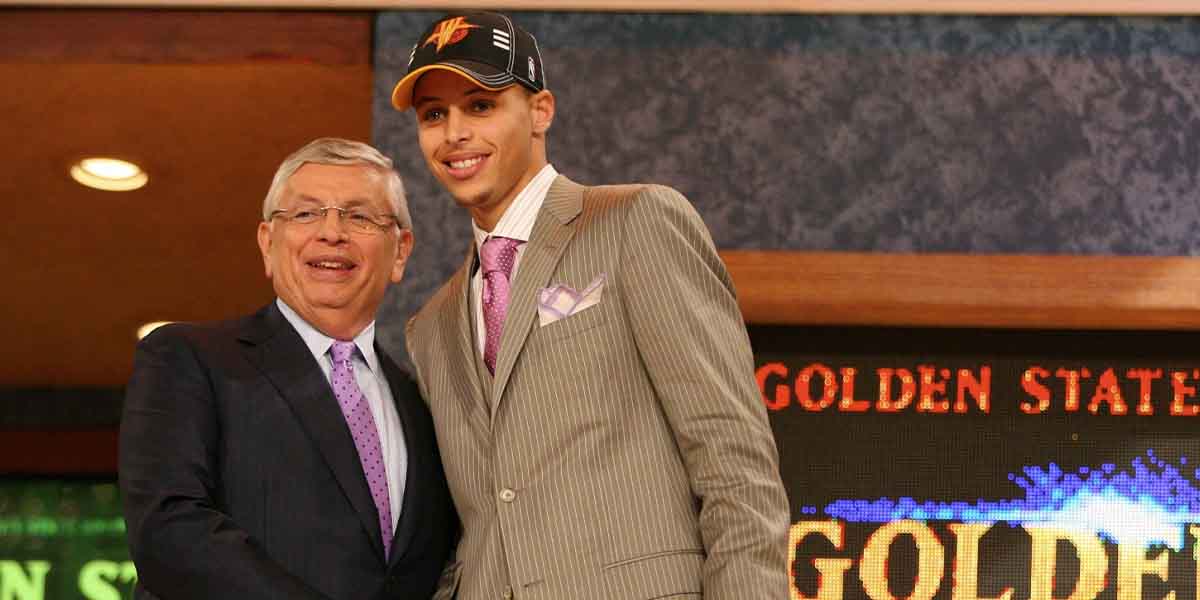 Stephen Curry con David Stern al Draft 2009