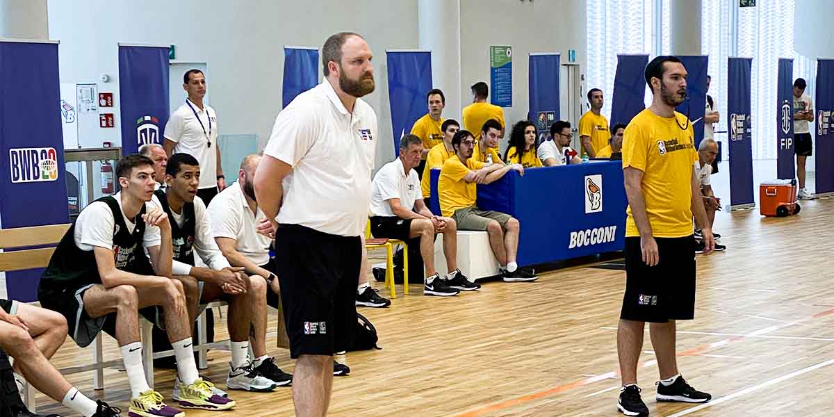 Coach Taylor Jenkins durante un match della BWB