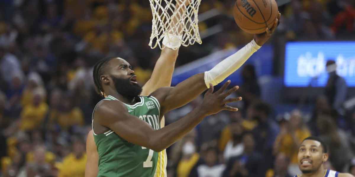 Jaylen Brown in gara 1 delle NBA Finals contro i Golden State Warriors
