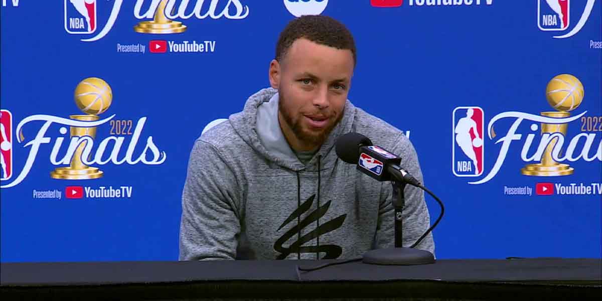 Stephen Curry prima di gara 3 delle NBA Finals 2022
