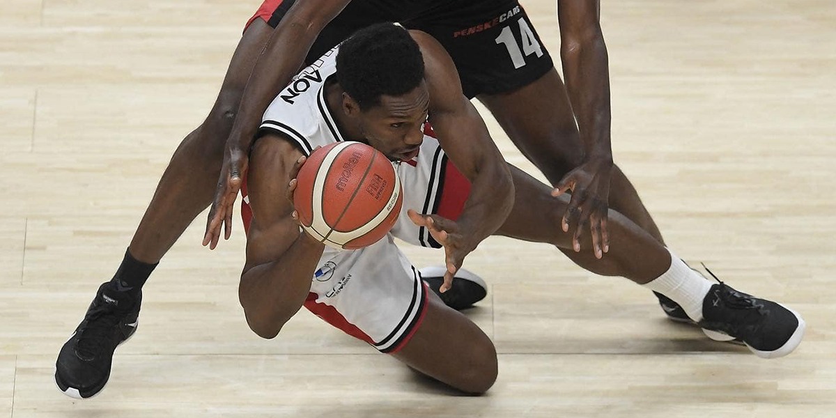 Paul Biligha in maglia Olimpia Milano