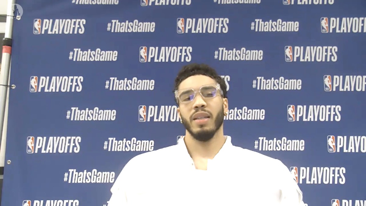 Jayson Tatum durante un'intervista