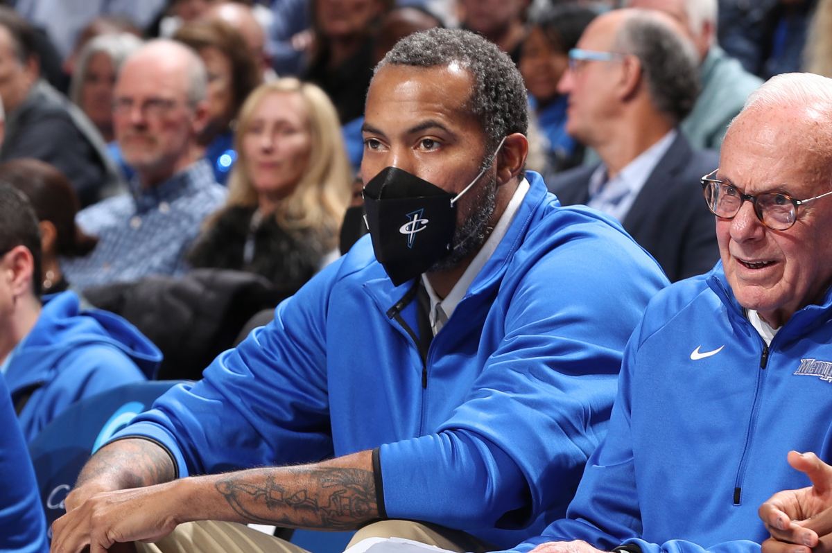 Rasheed Wallace sulla panchina dei Memphis Tigers