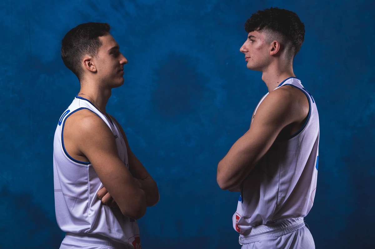 Matteo Spagnolo e Gabrile Procida con la maglia Italbasket