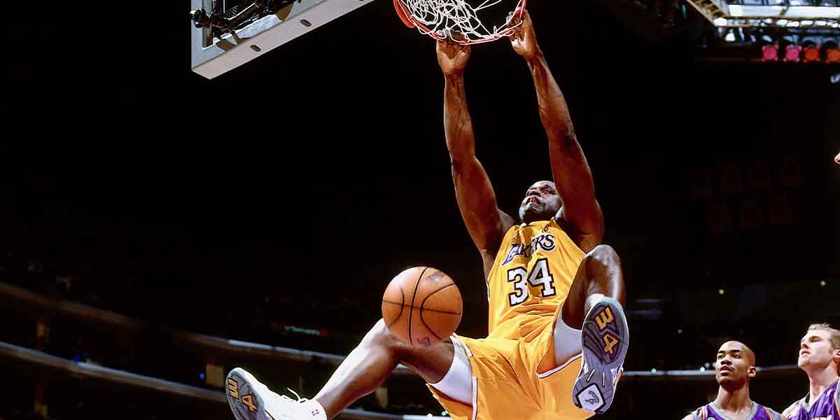 Shaquille O'Neal in schiacciata