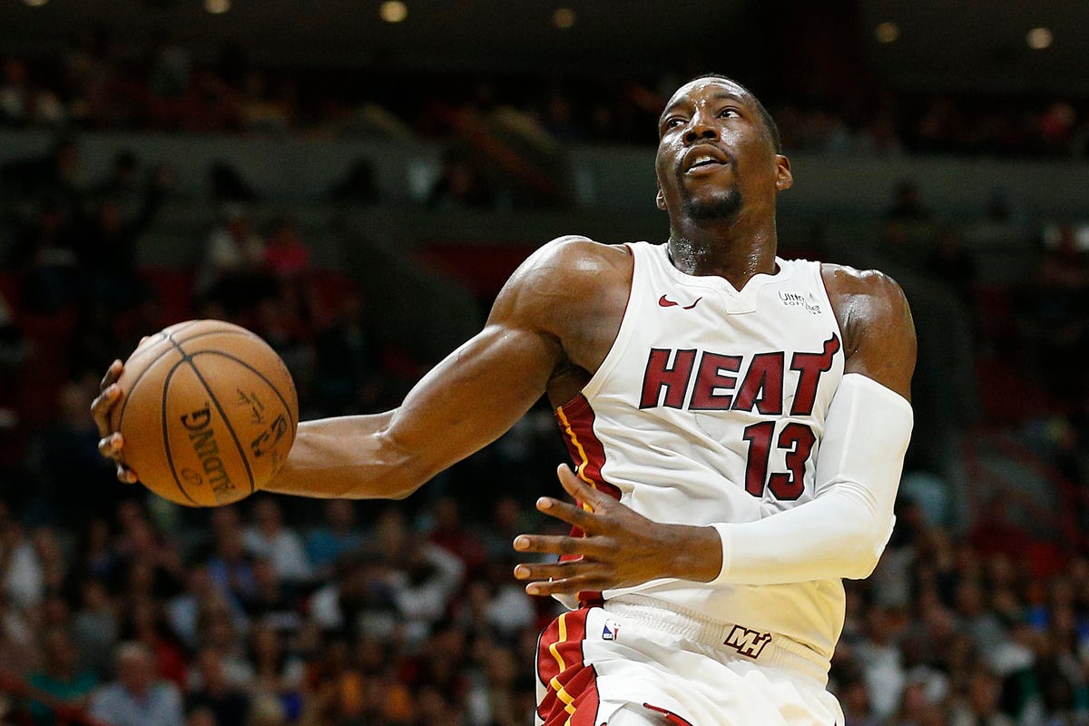 Bam Adebayo con la maglia degli Heat