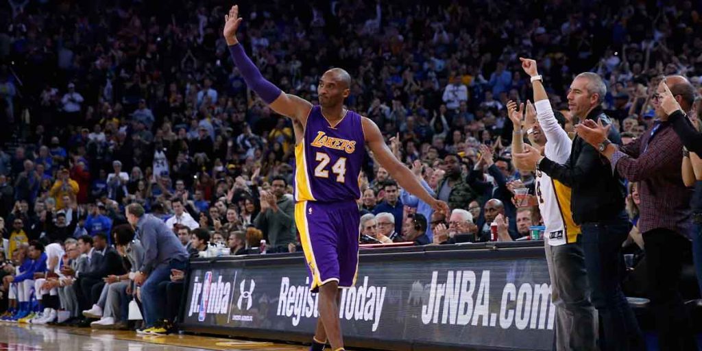 Kobe Bryant esce dal campo