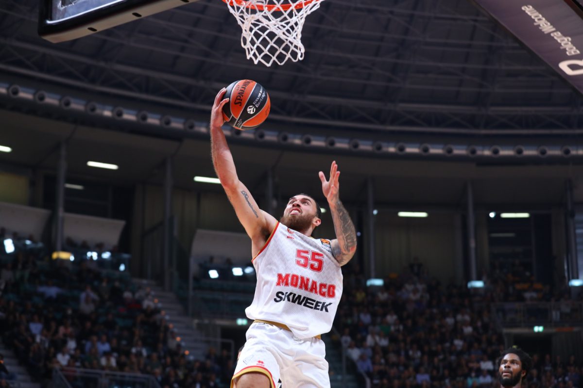 Mike James in maglia Monaco