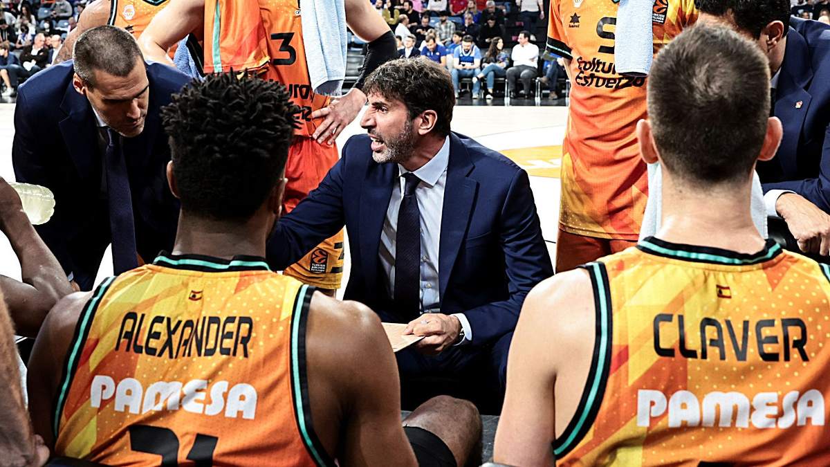 Alex Mumbru Coach Valencia